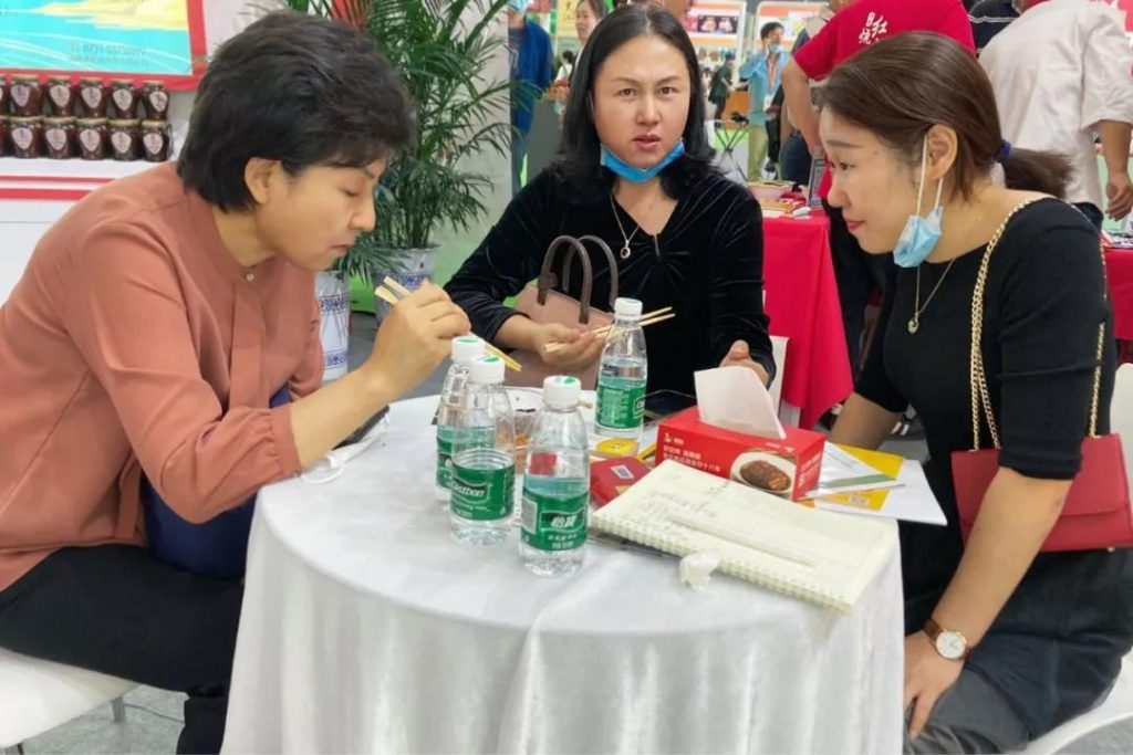 聪厨参展湖南食餐会暨良之隆食材节成果丰硕